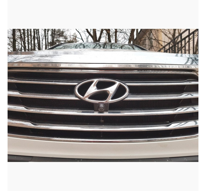 Камера переднього огляду широкутна Prime-X C8033W HYUNDAI Azera, Santa Fe, IX45 (2013-2015)